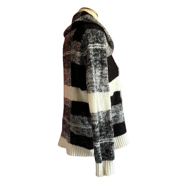 Chicos Sweater Womens Size 1X Black White Block Abstract Cozy Cowl Neck Wool - Picture 3 of 8